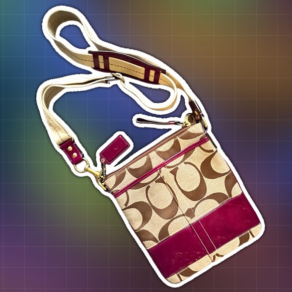 Plum Coach signature crossbody - Picture 3 of 8